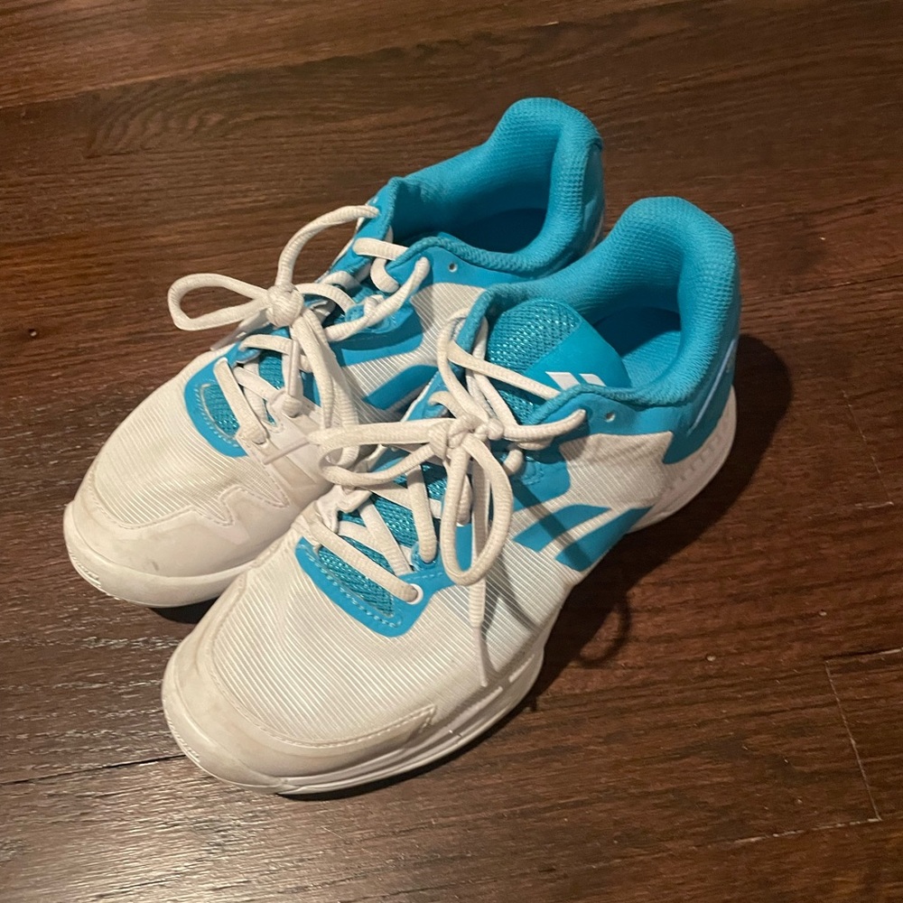 Babolat women’s tennis sneaker.